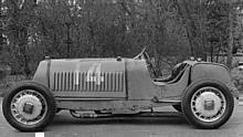 The Type 53 four-wheel-drive racecar, 1932.